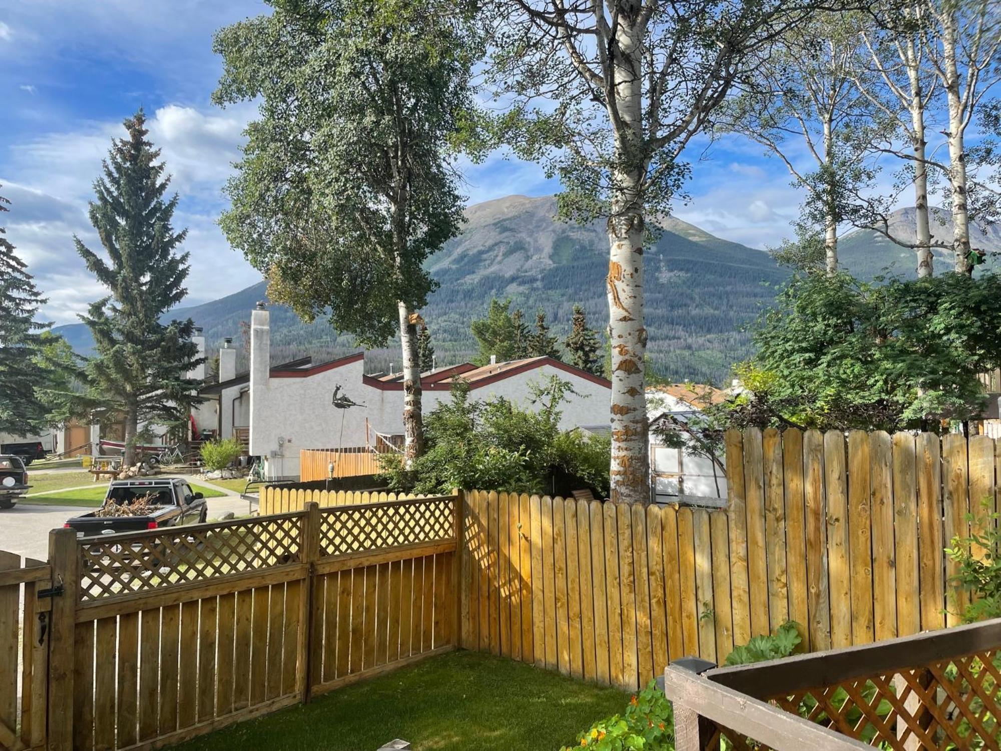 Cedar House Hotel Jasper Bagian luar foto